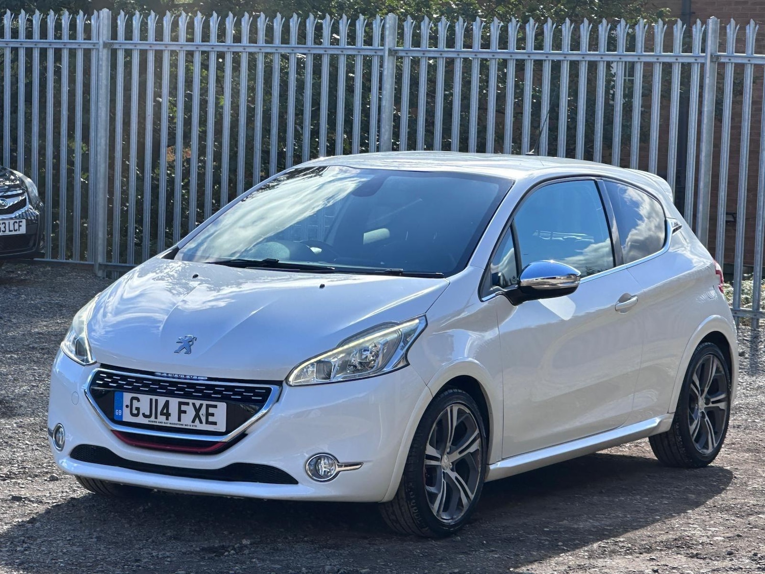 Used Peugeot 208 2014 for sale - 76121471: Photo 3