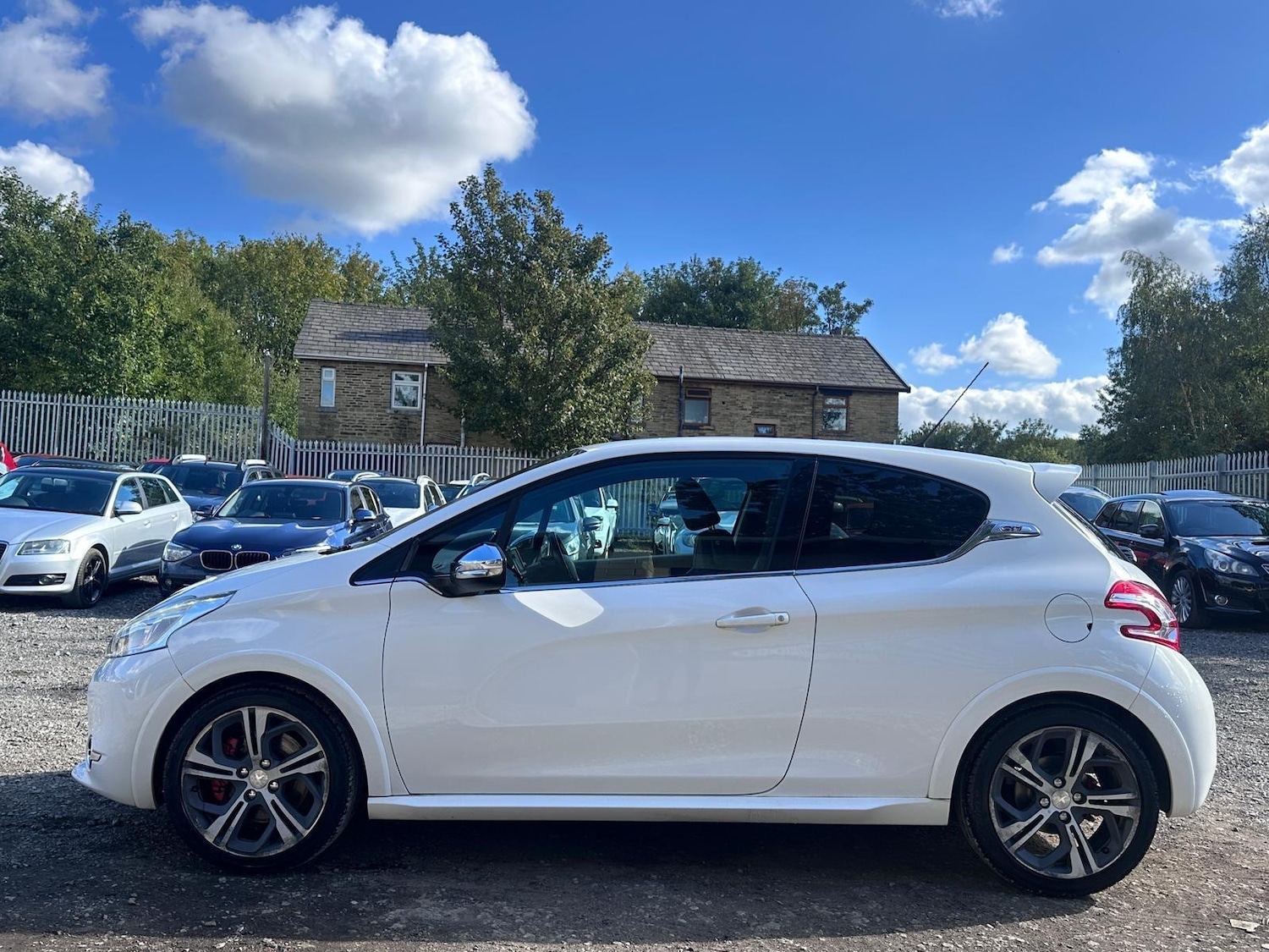 Used Peugeot 208 2014 for sale - 76121471: Photo 5