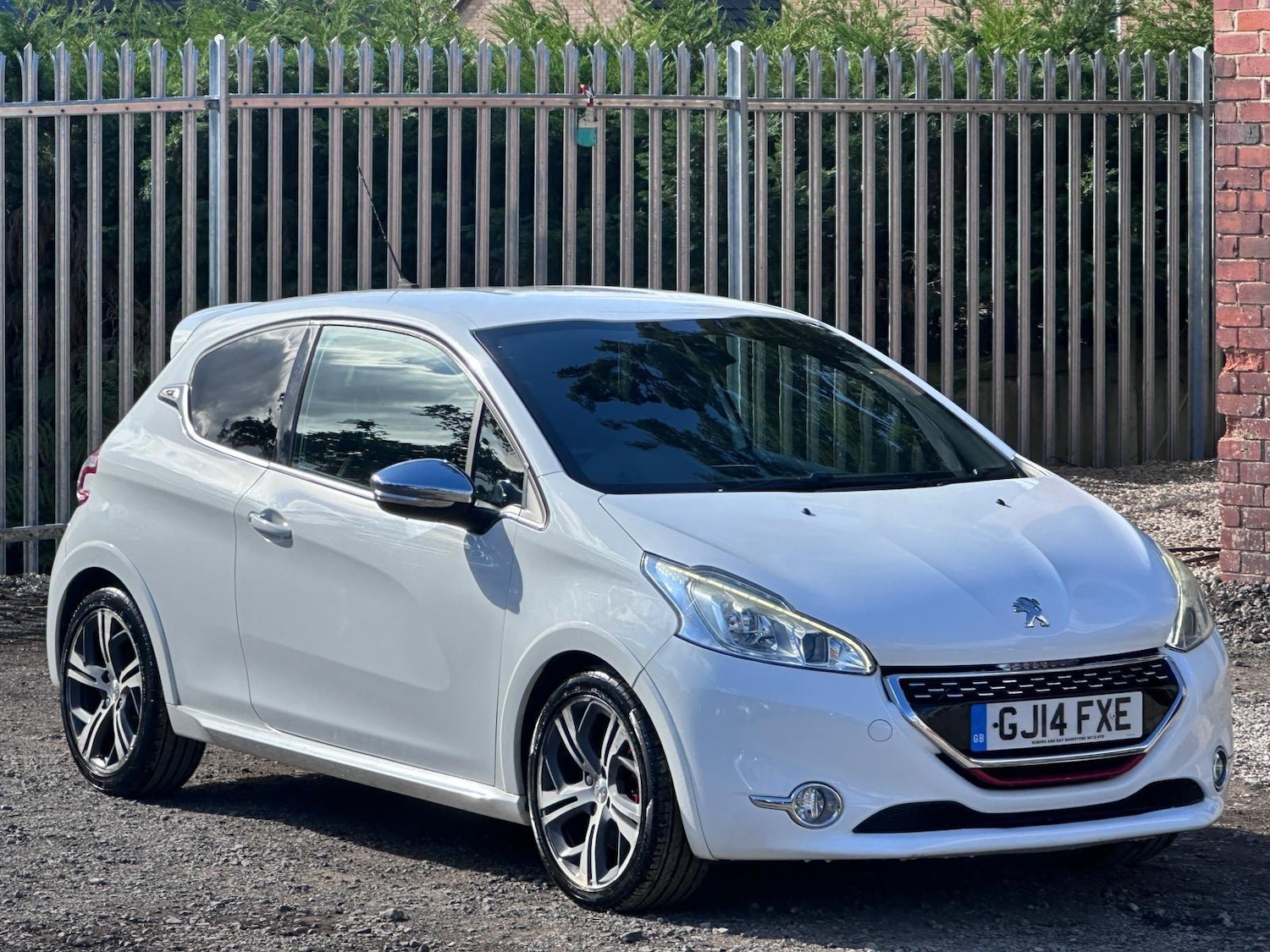 Used Peugeot 208 2014 for sale - 76121471: Photo 9