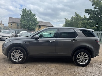 Used Land Rover Discovery Sport 2018 for sale - 78935399: Photo