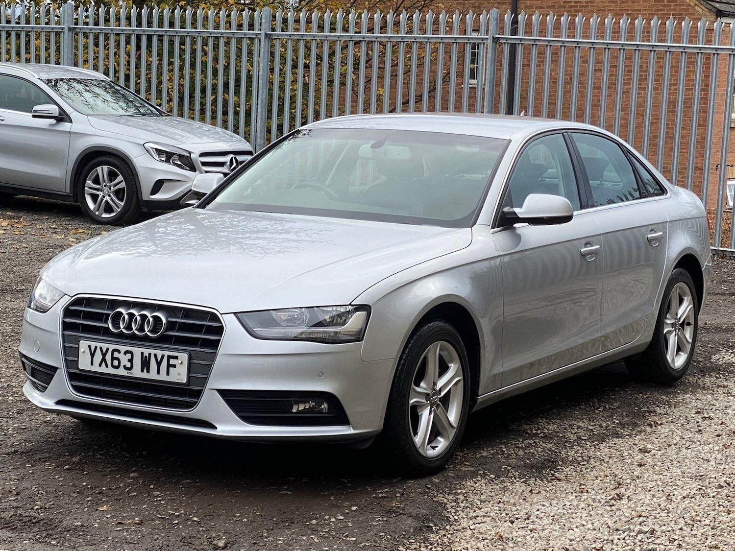 Used Audi A4 2013 for sale - 76457005: Photo 2