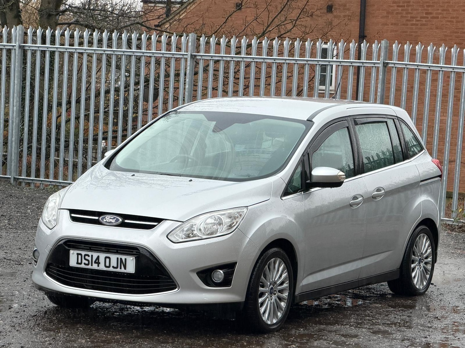 Used Ford Grand C-Max 2014 for sale - 76952486: Photo 3