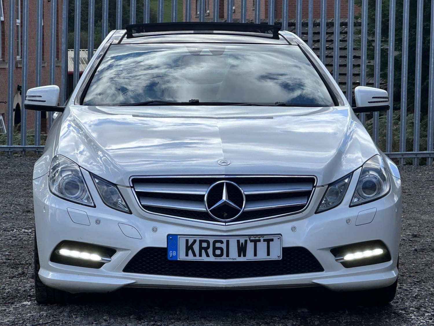 Used Mercedes-Benz E Class 2012 for sale - 76584585: Photo 2
