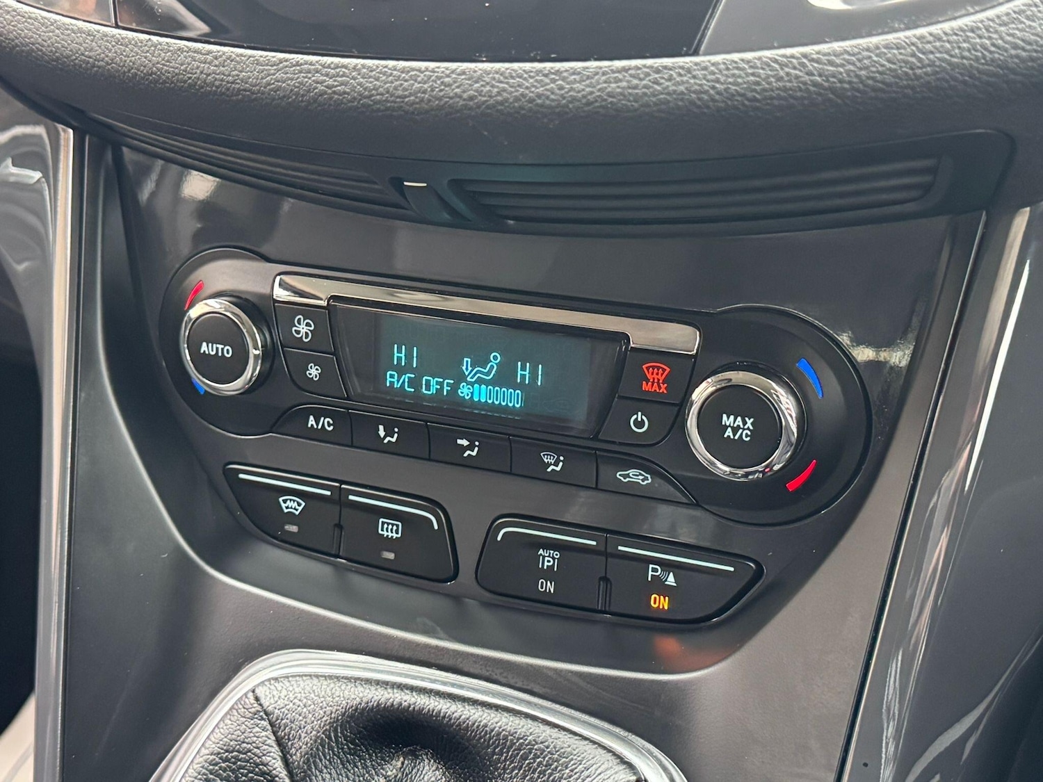 Used Ford Kuga 2014 for sale - 77645737: Photo 11