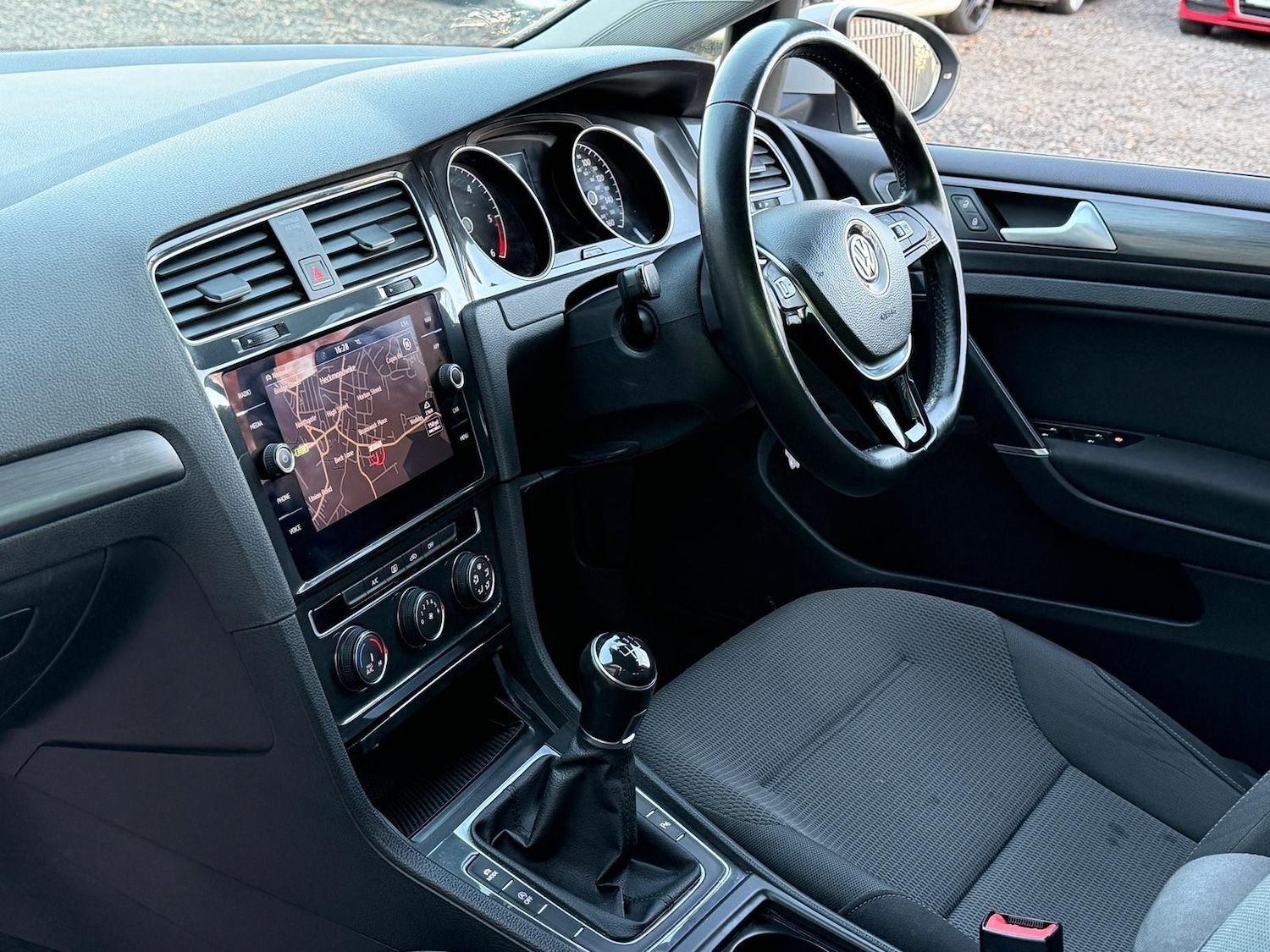 Used Volkswagen Golf 2017 for sale - 76633488: Photo 6