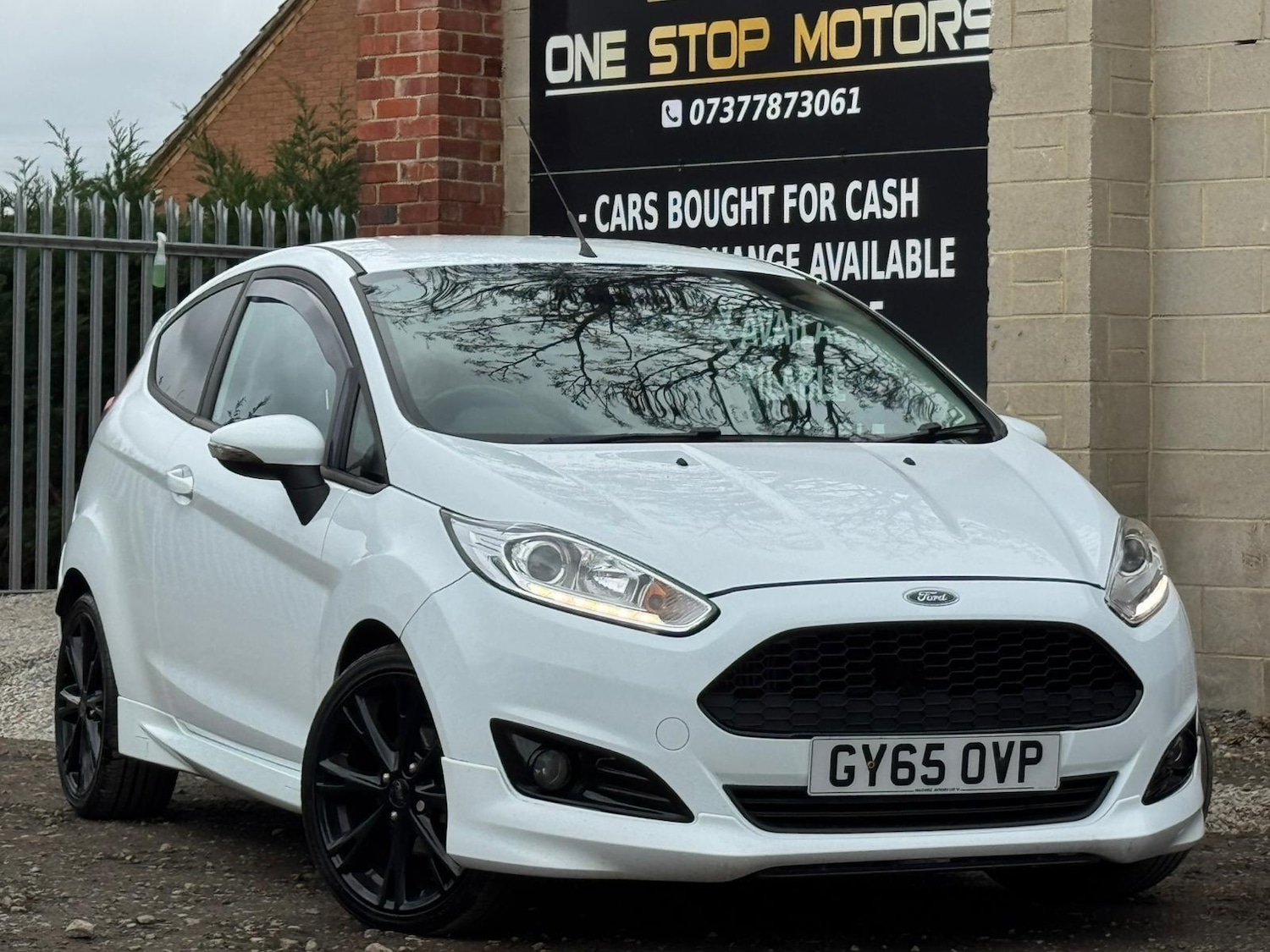 Used Ford Fiesta 2015 for sale - 77695989: Photo 1