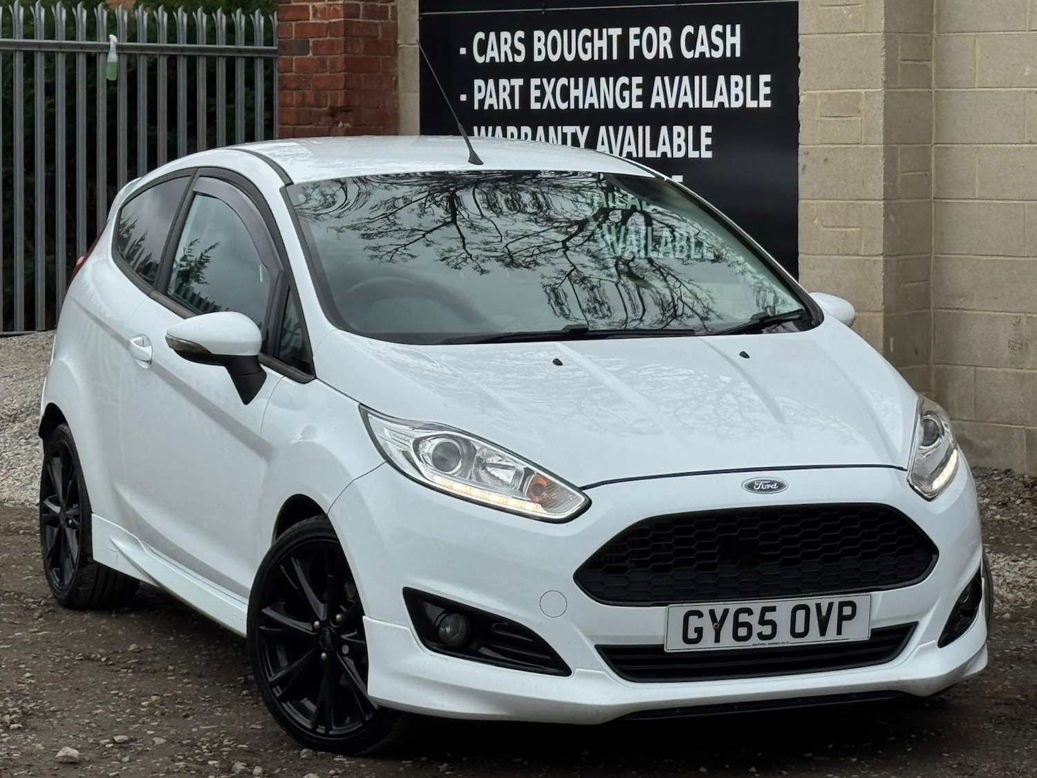 Used Ford Fiesta 2015 for sale - 77695989: Photo 9