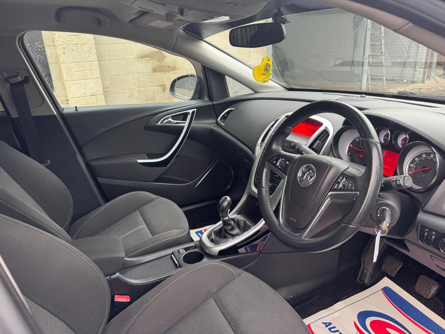 Used Vauxhall Astra 2011 for sale - 77119801: Photo 5