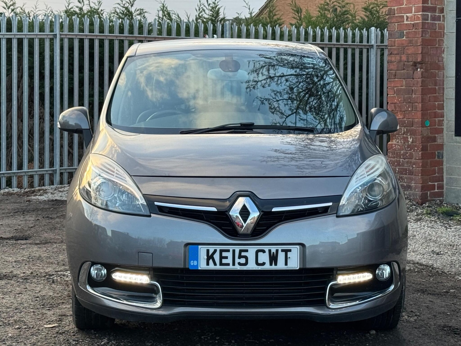 Used Renault Scenic 2015 for sale - 76899224: Photo 2