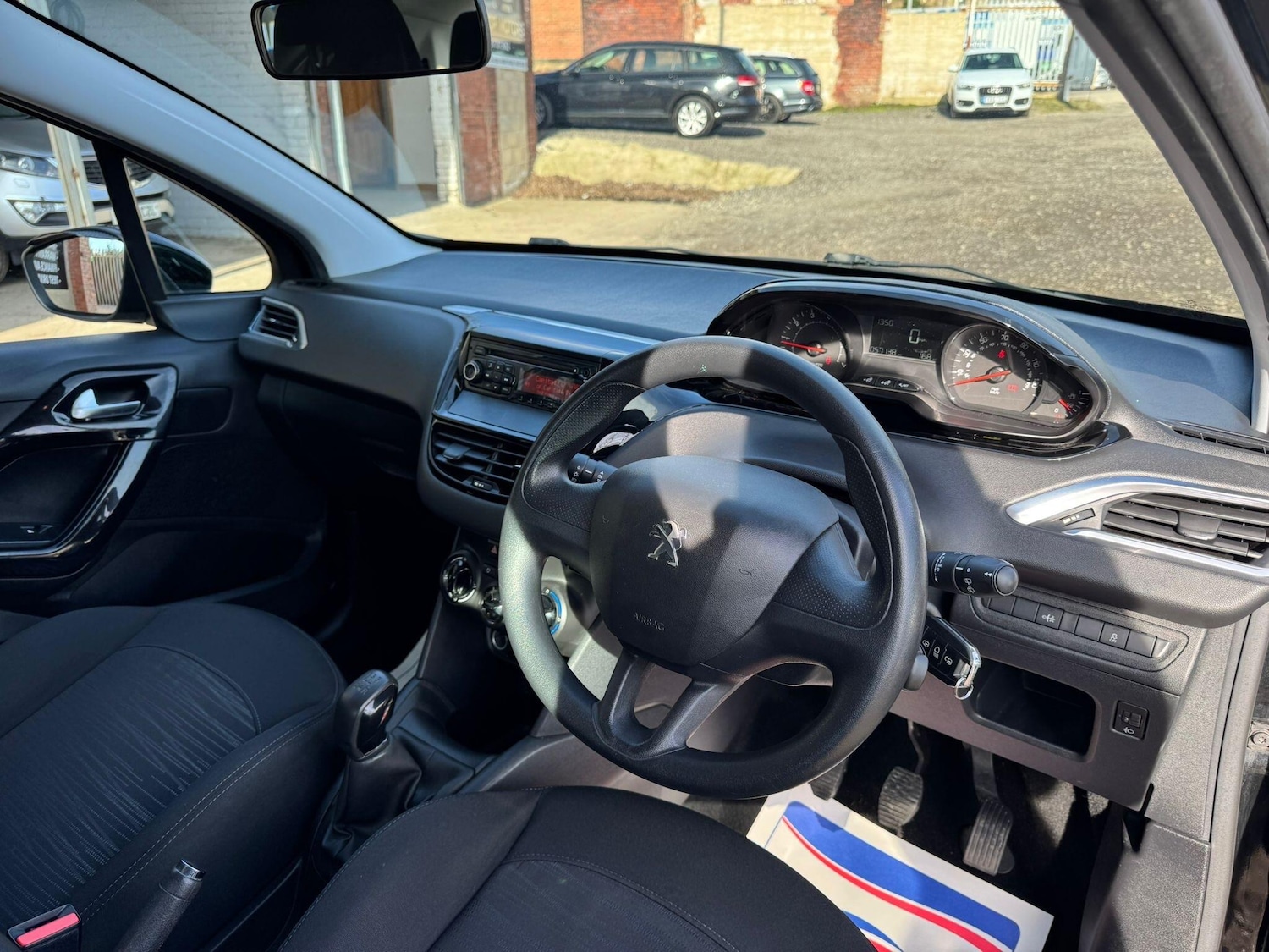 Used Peugeot 208 2013 for sale - 77670493: Photo 6