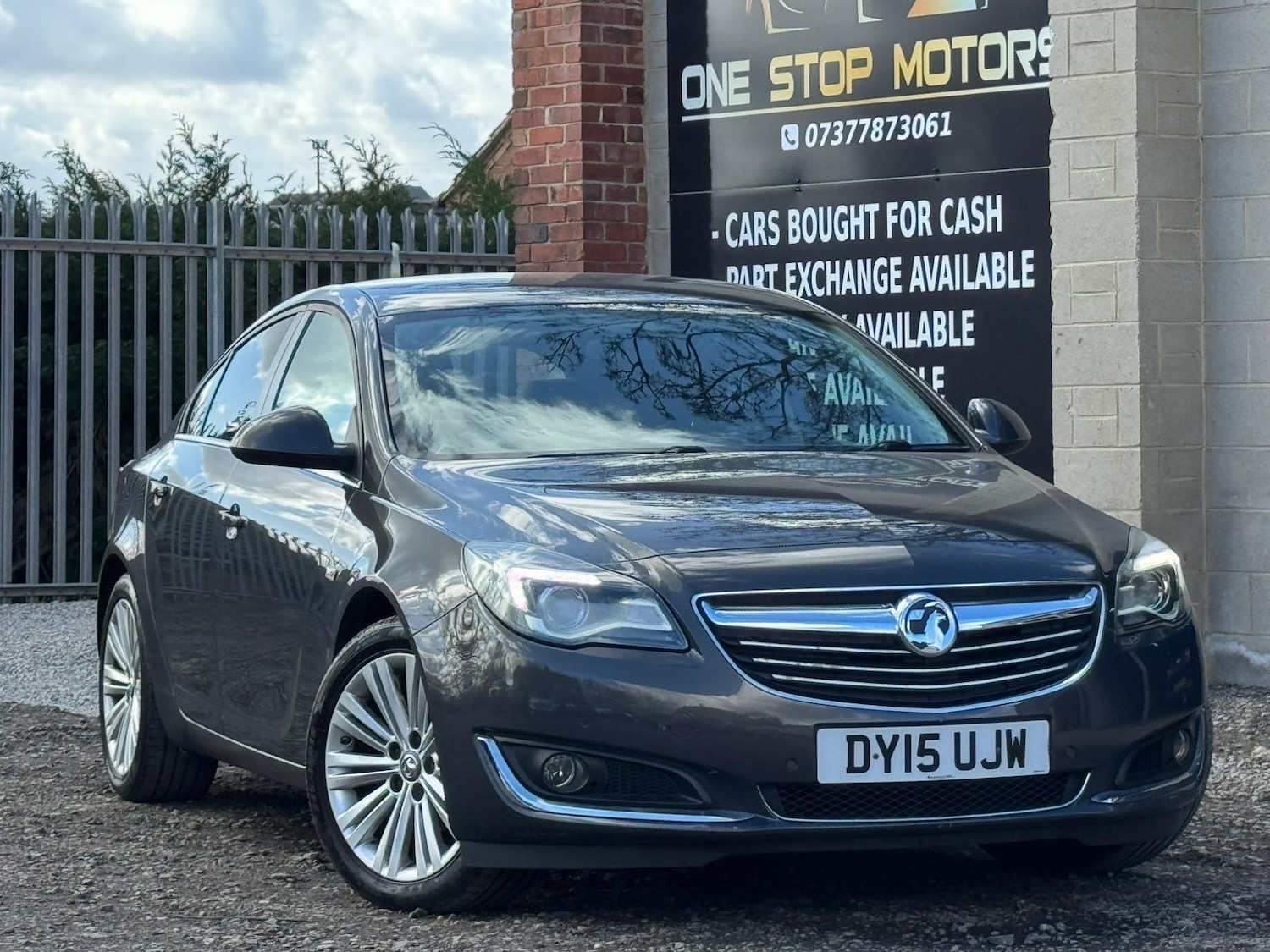 Used Vauxhall Insignia 2015 for sale - 77892283: Photo 1