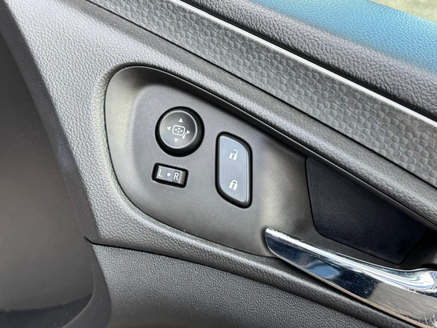 Used Vauxhall Insignia 2015 for sale - 77892283: Photo 13