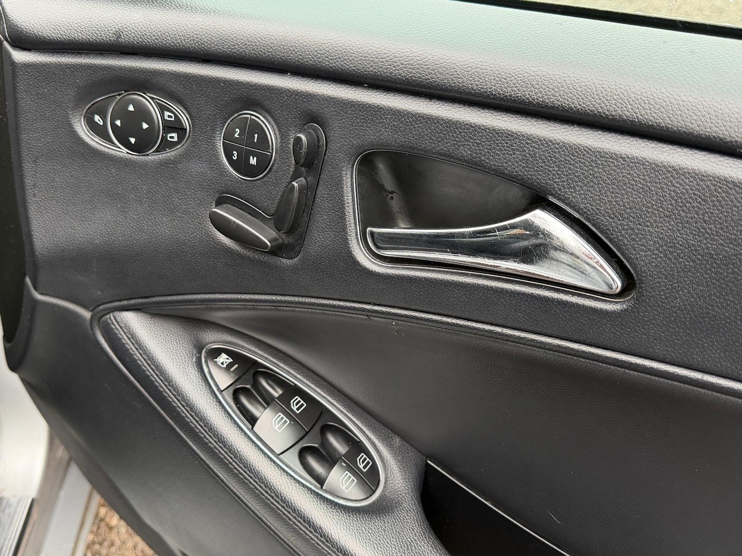 Used Mercedes-Benz CLS 2010 for sale - 76990866: Photo 10