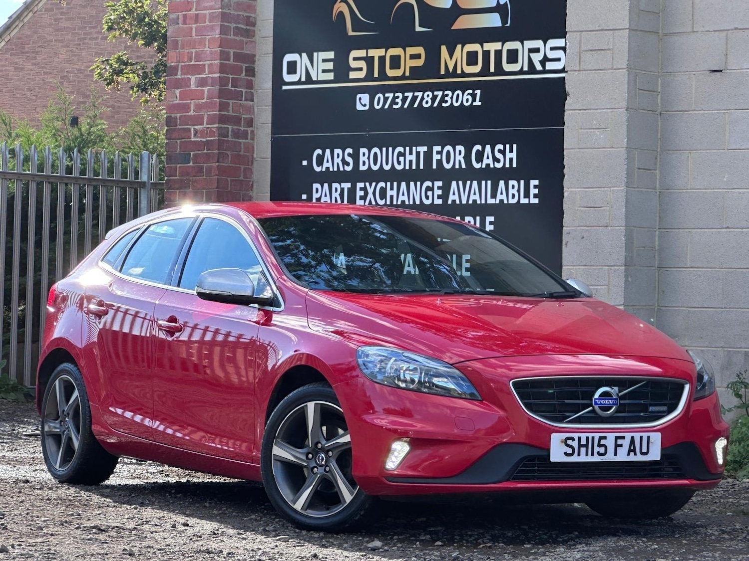 Used Volvo V40 2015 for sale - 76031417: Photo 1