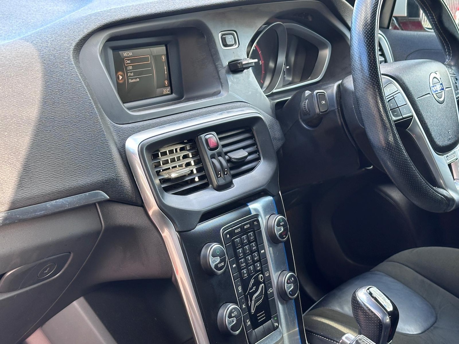 Used Volvo V40 2015 for sale - 76031417: Photo 9
