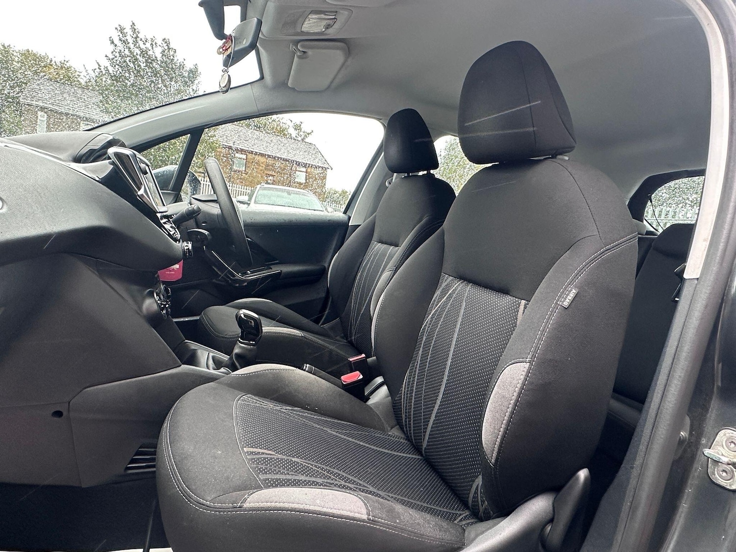 Used Peugeot 208 2015 for sale - 76175426: Photo 17