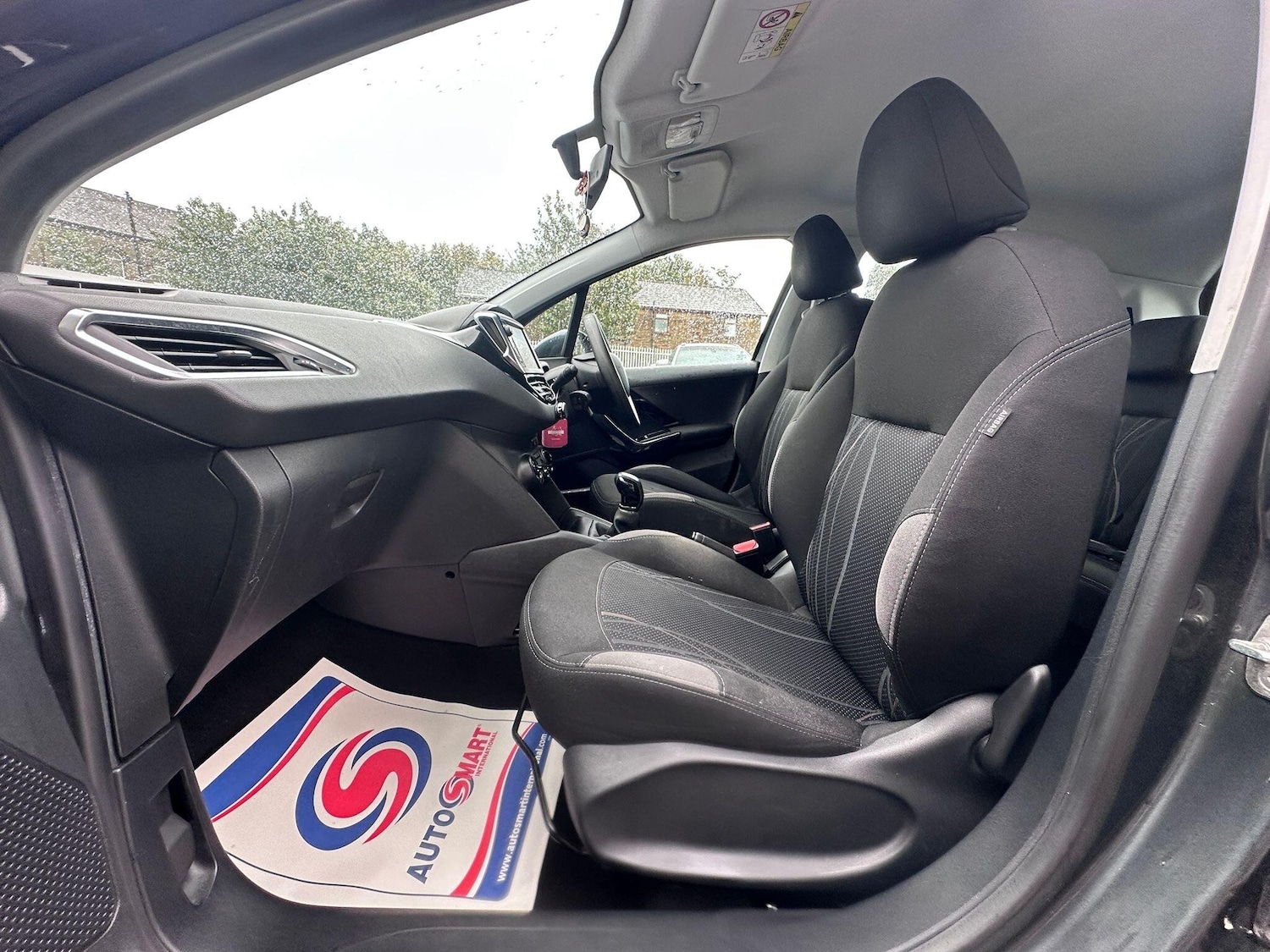 Used Peugeot 208 2015 for sale - 76175426: Photo 6