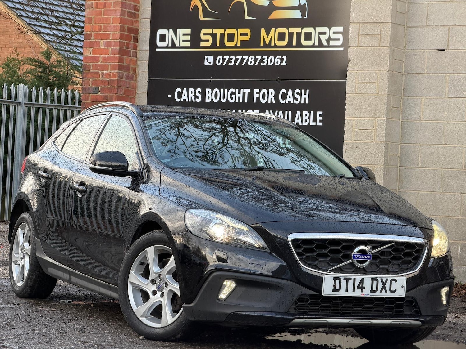 Used Volvo V40 2014 for sale - 76671337: Photo 1