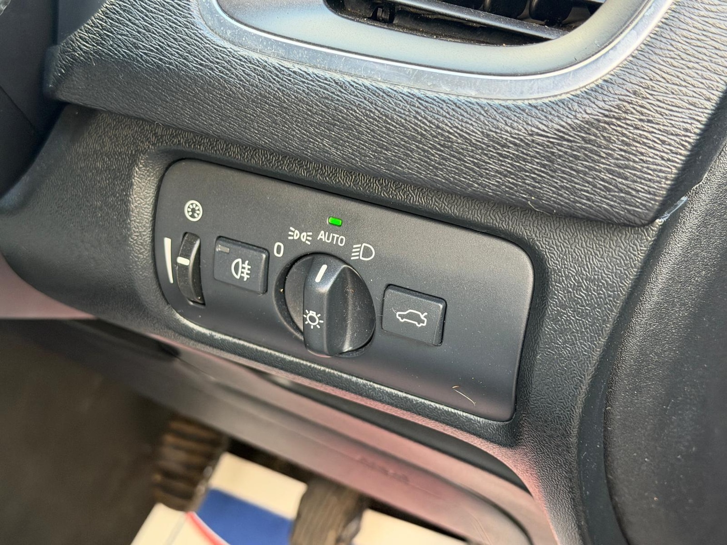 Used Volvo V40 2014 for sale - 76671337: Photo 19