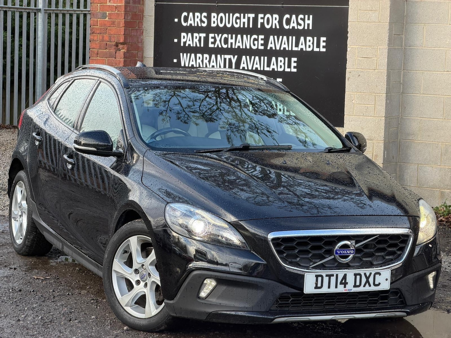 Used Volvo V40 2014 for sale - 76671337: Photo 9