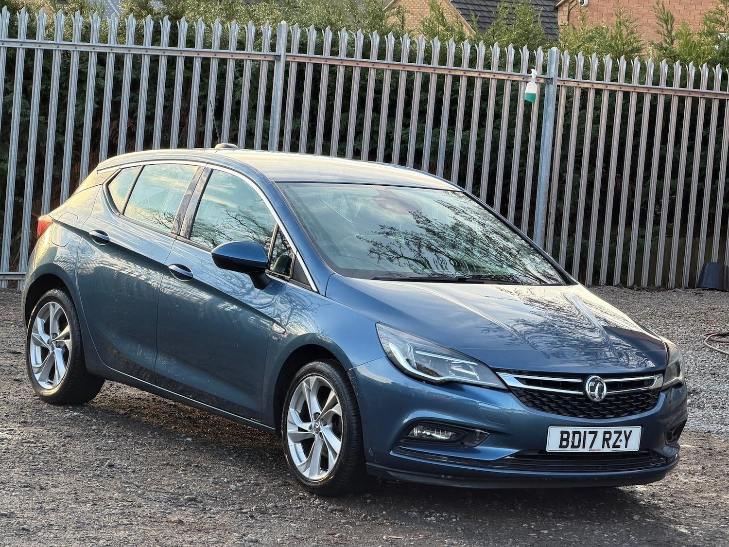 Used Vauxhall Astra 2017 for sale - 76964559: Photo 2
