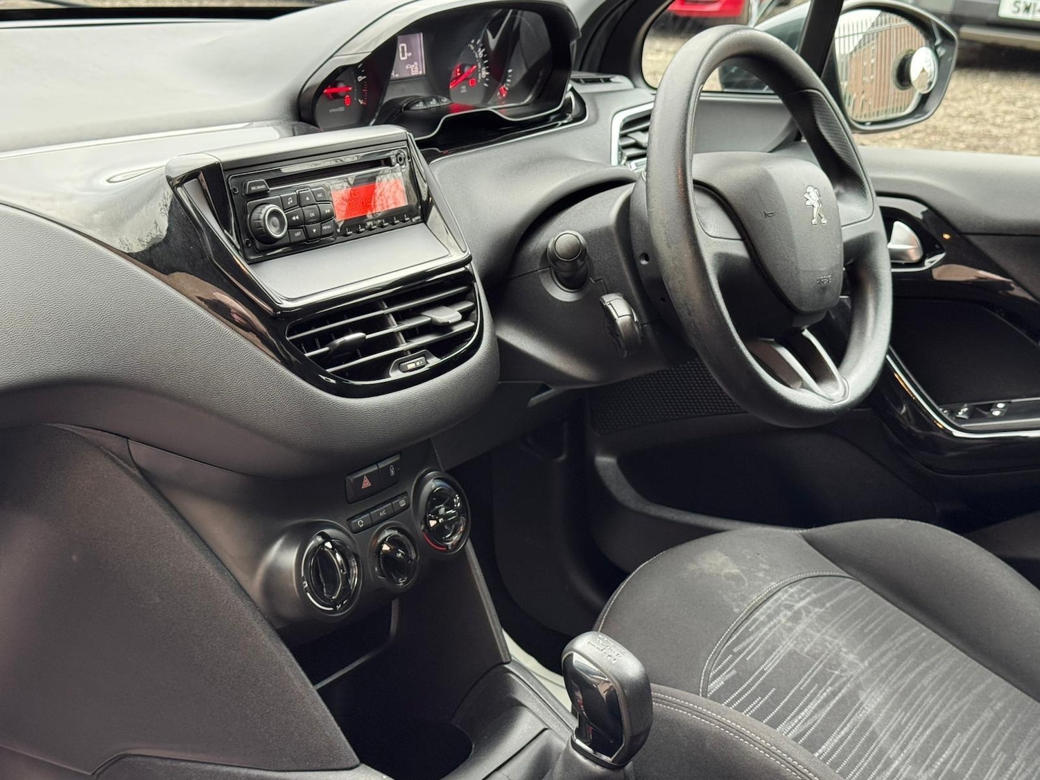 Used Peugeot 208 2012 for sale - 78034486: Photo 17