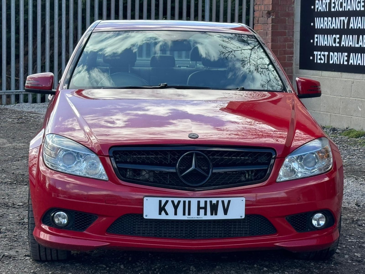 Used Mercedes-Benz C Class 2011 for sale - 77892330: Photo 2