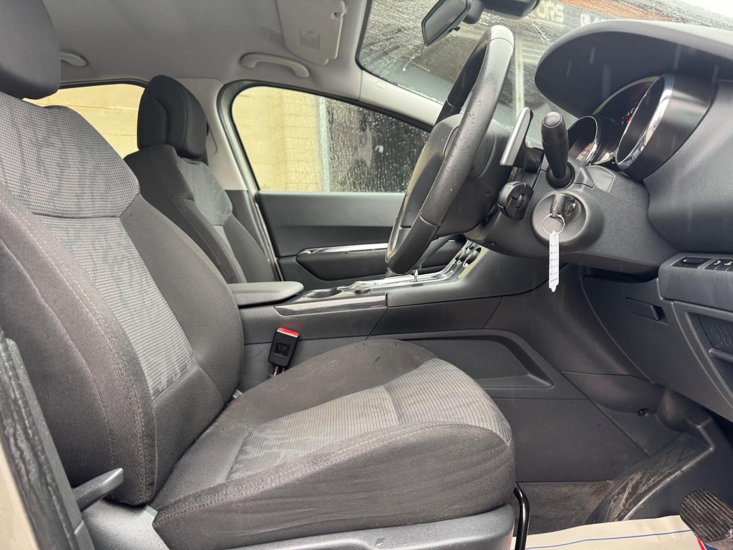 Used Peugeot 3008 2011 for sale - 77523485: Photo 6