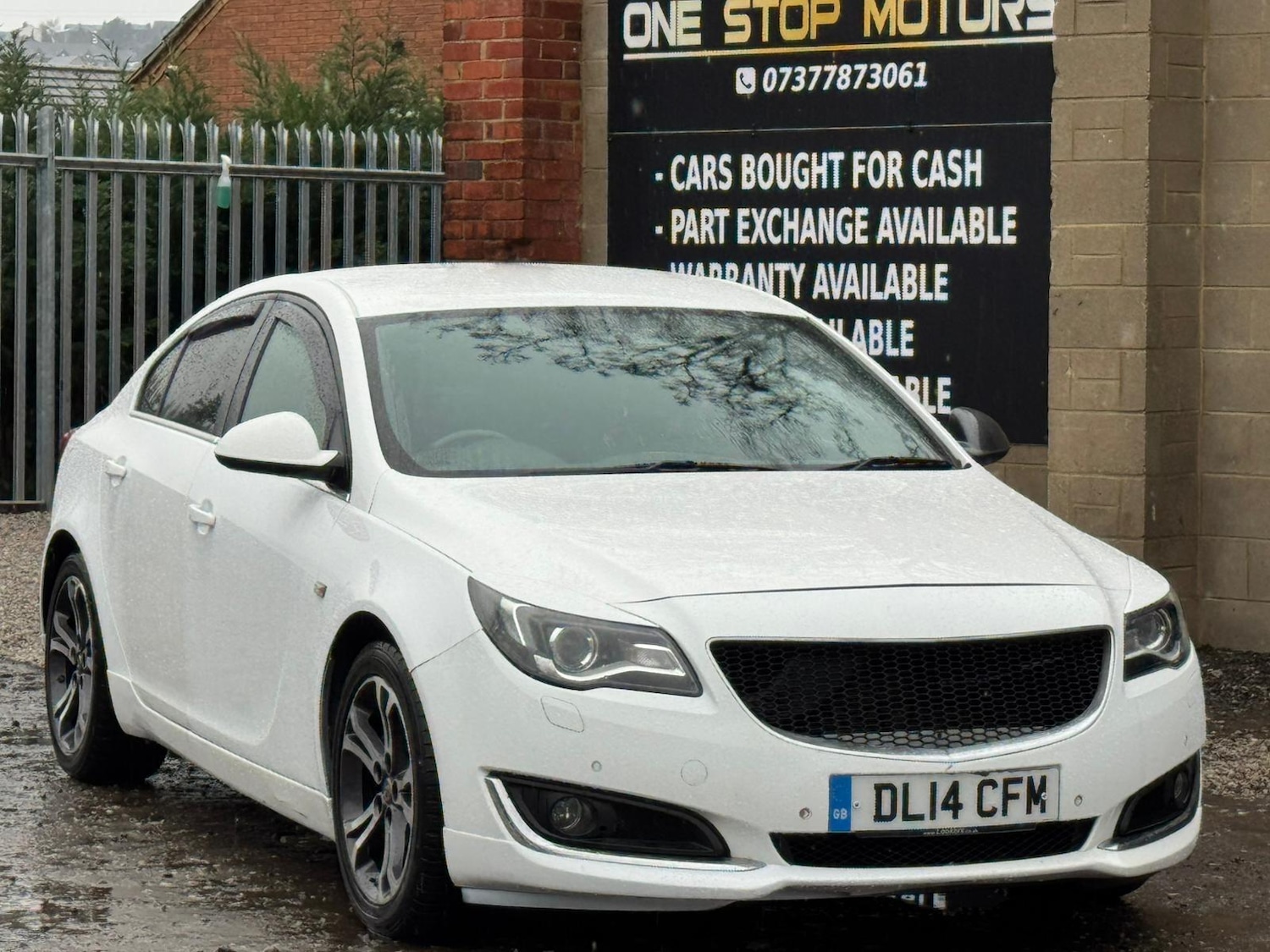 Used Vauxhall Insignia 2014 for sale - 77468107: Photo 2