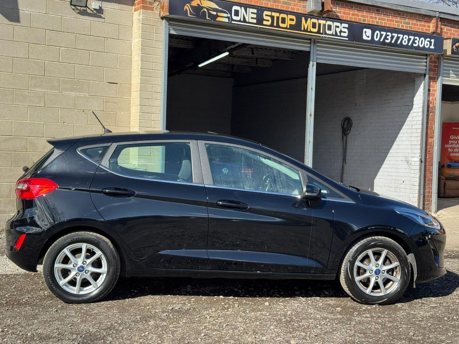 Used Ford Fiesta 2017 for sale - 77892926: Photo 2