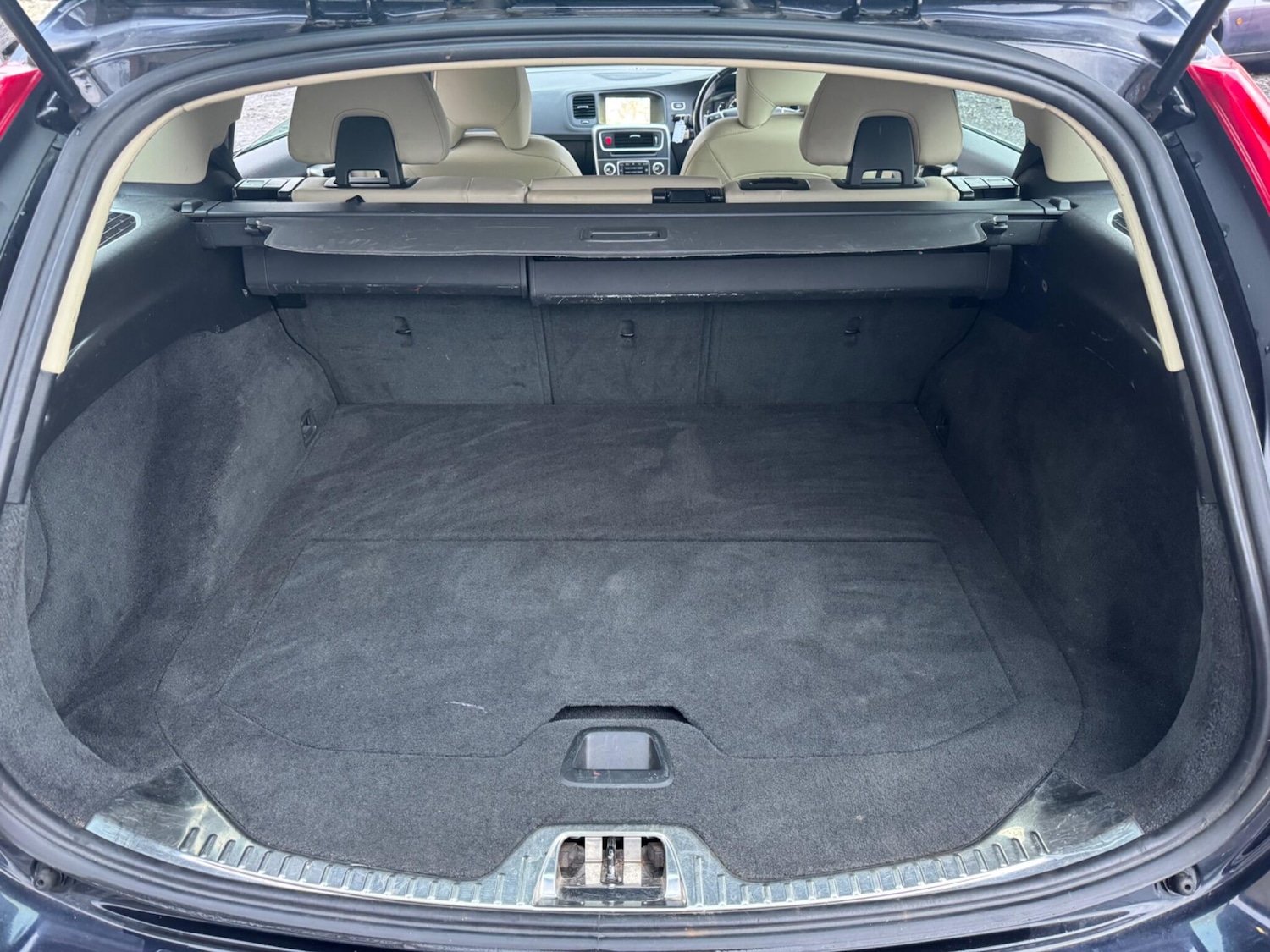 Used Volvo V60 2015 for sale - 76839604: Photo 12