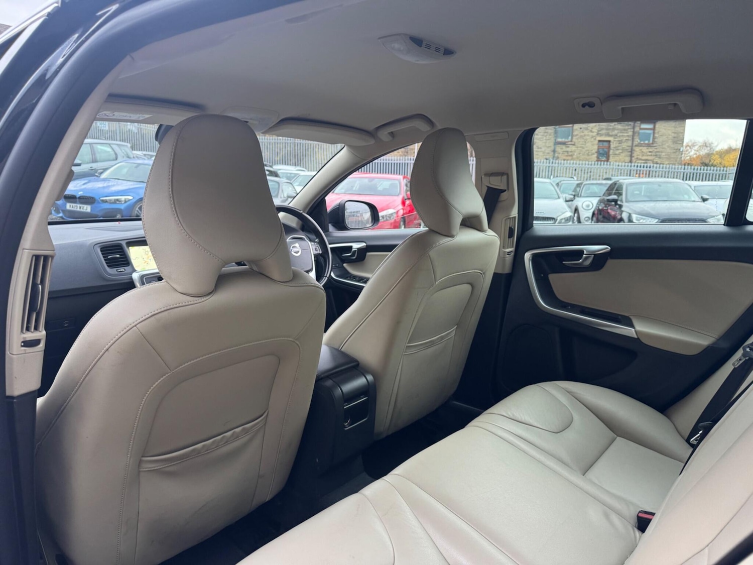 Used Volvo V60 2015 for sale - 76839604: Photo 15