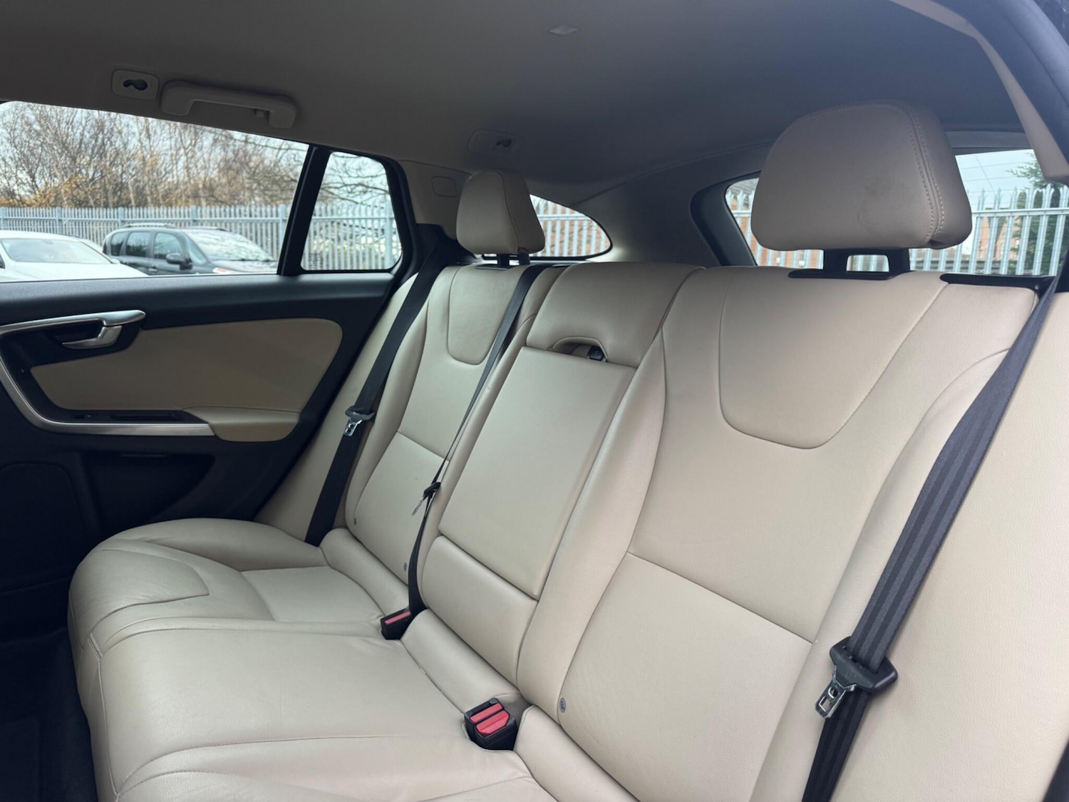 Used Volvo V60 2015 for sale - 76839604: Photo 16