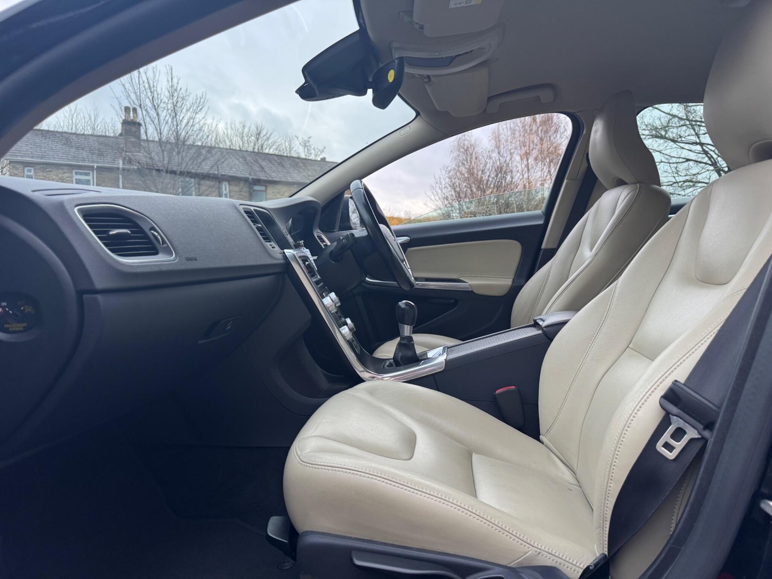 Used Volvo V60 2015 for sale - 76839604: Photo 19