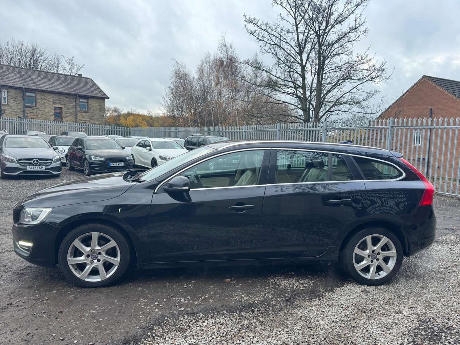 Used Volvo V60 2015 for sale - 76839604: Photo 4