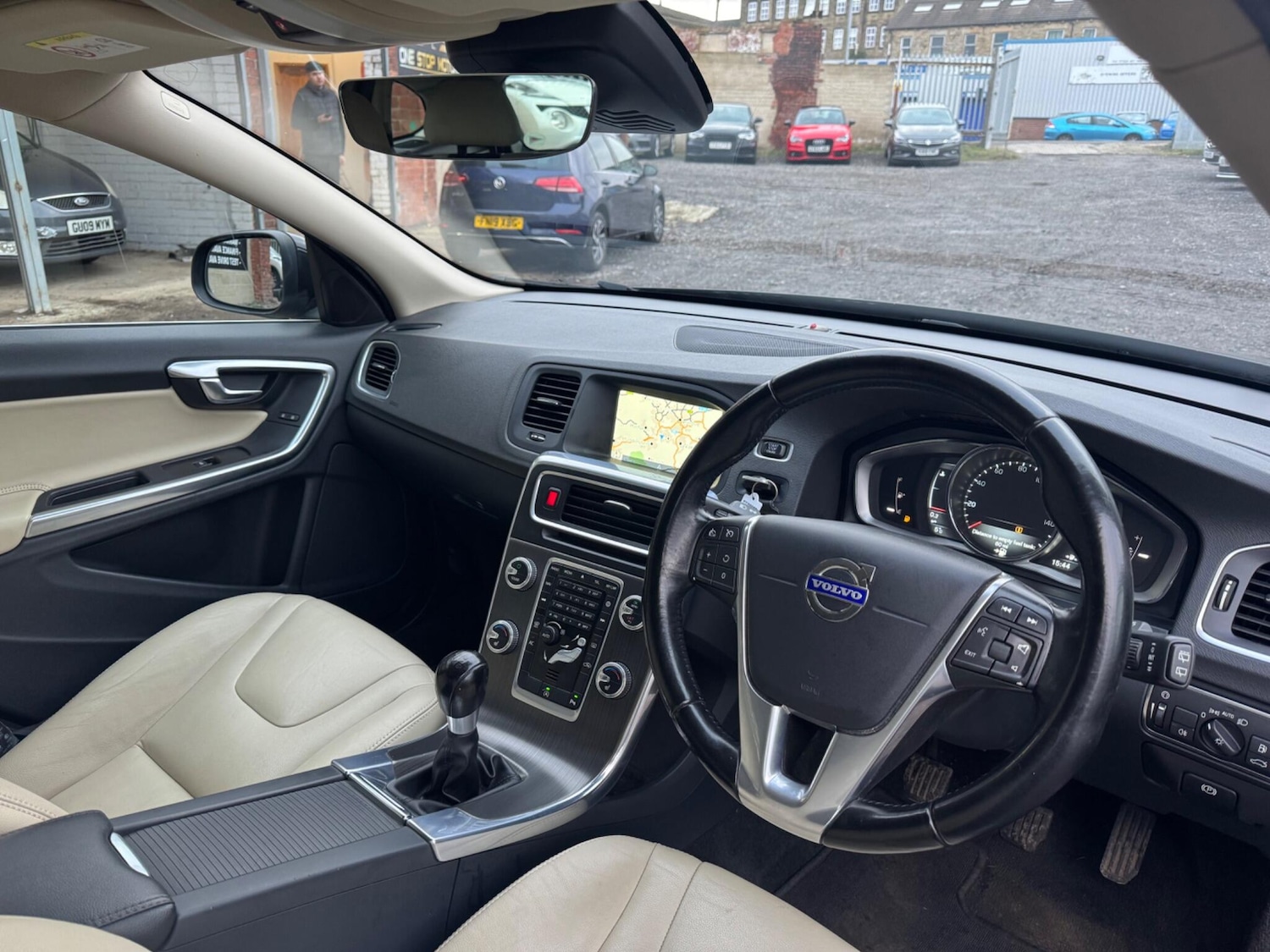 Used Volvo V60 2015 for sale - 76839604: Photo 5