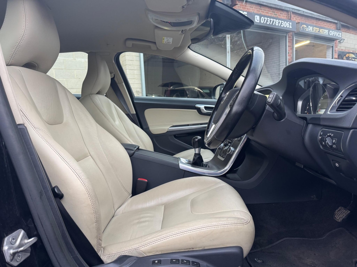 Used Volvo V60 2015 for sale - 76839604: Photo 6