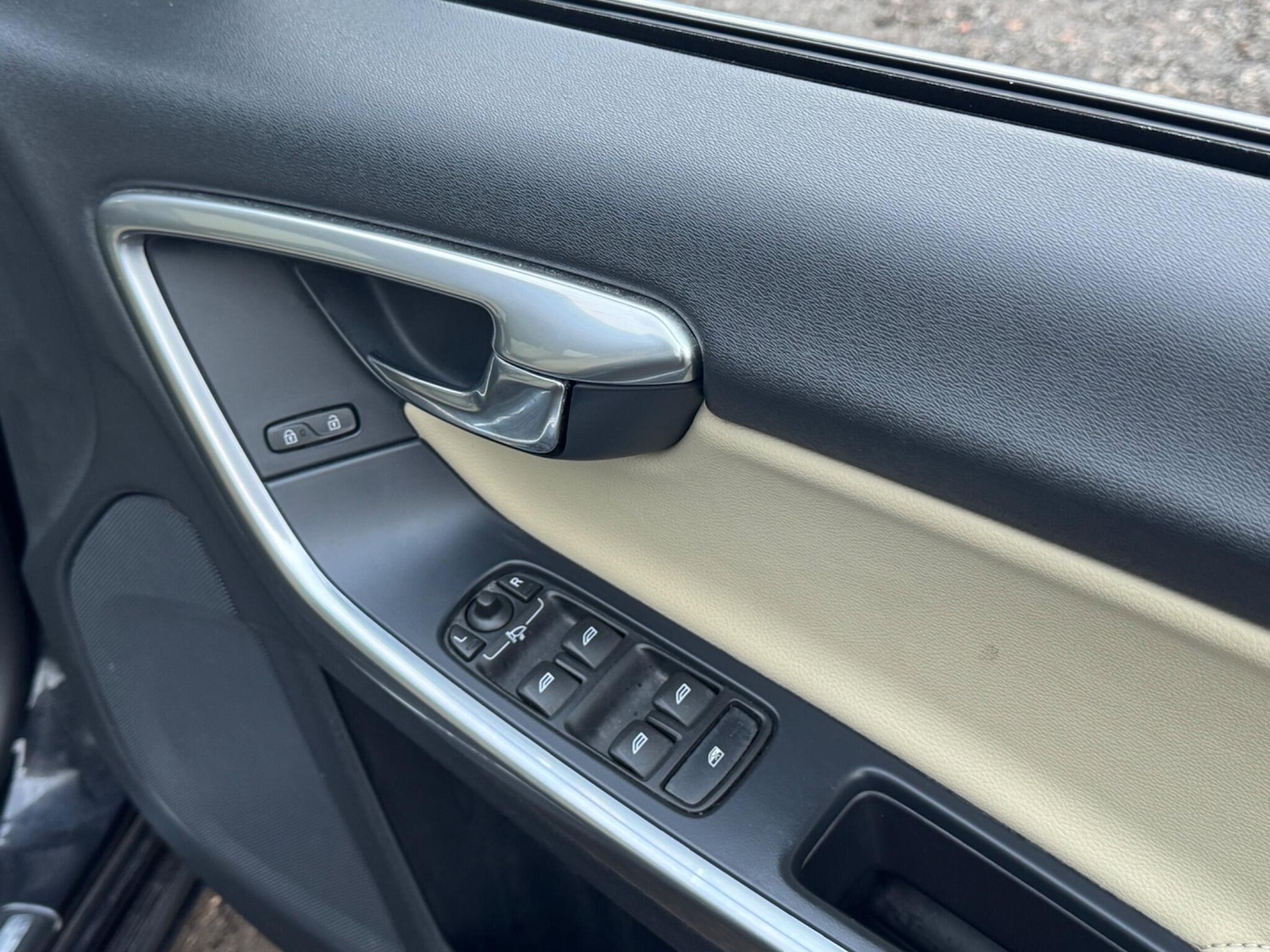 Used Volvo V60 2015 for sale - 76839604: Photo 7