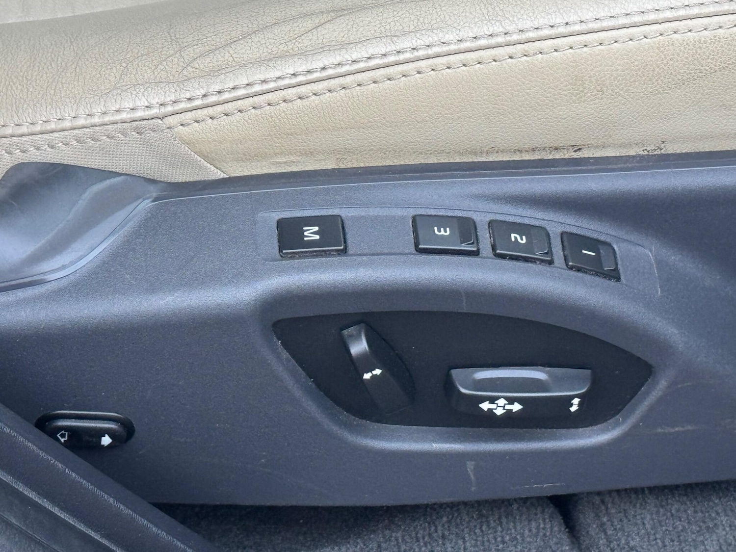 Used Volvo V60 2015 for sale - 76839604: Photo 9