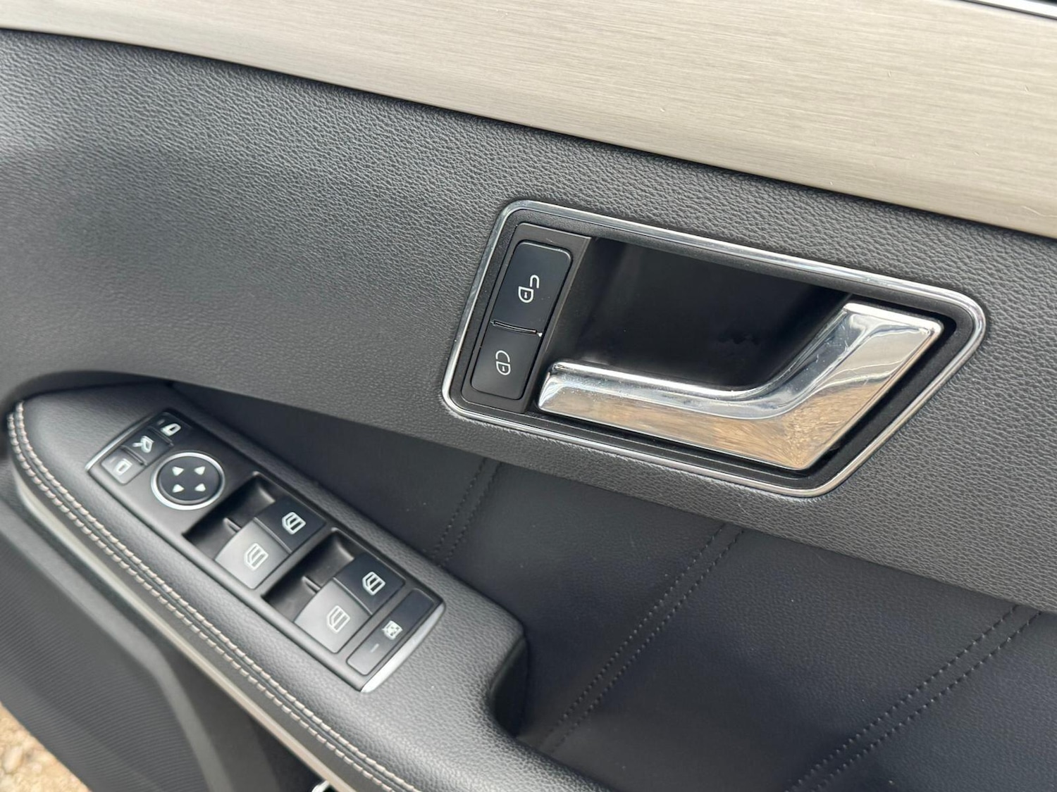 Used Mercedes-Benz E Class 2011 for sale - 78007167: Photo 11