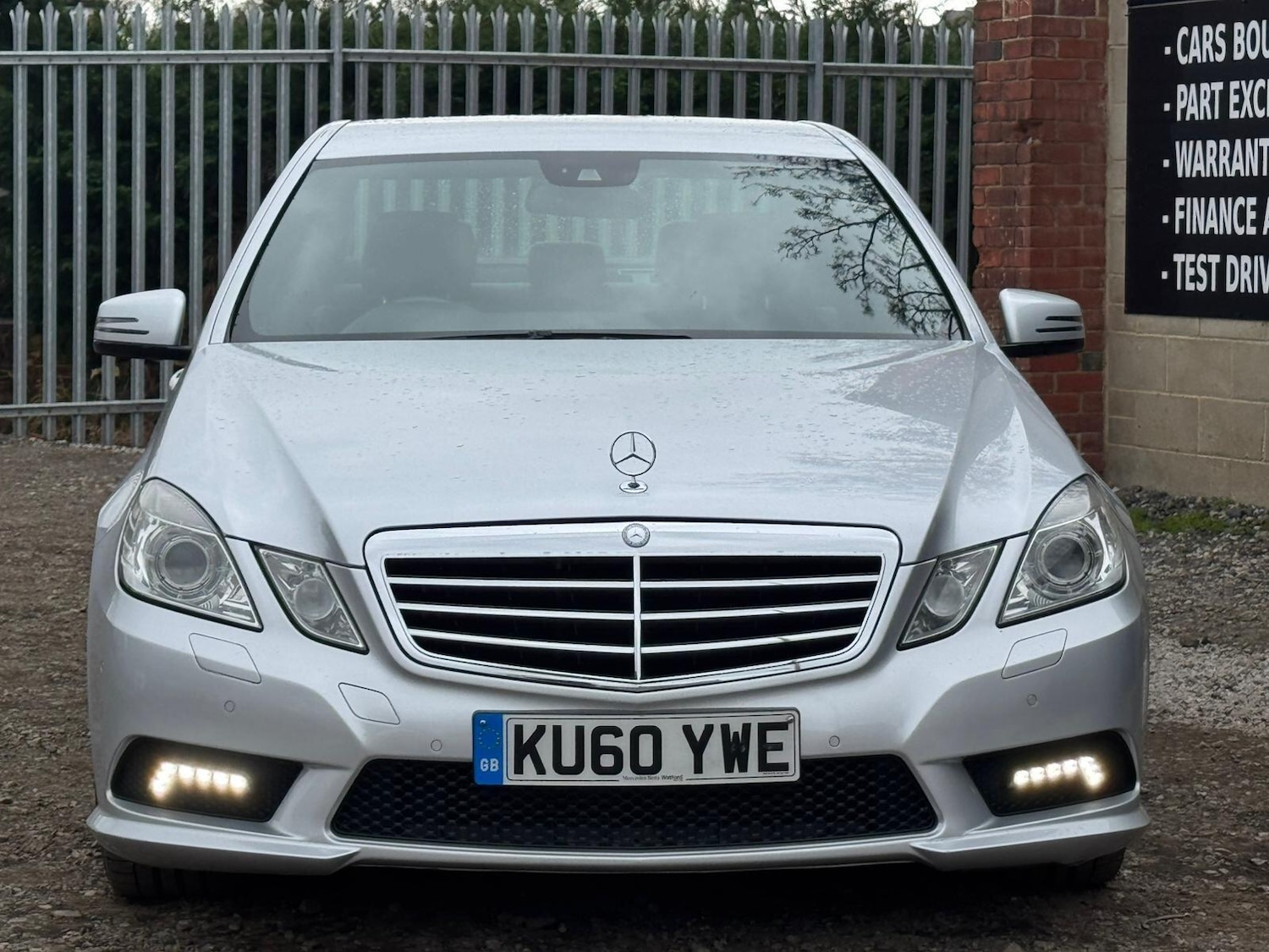 Used Mercedes-Benz E Class 2011 for sale - 78007167: Photo 2