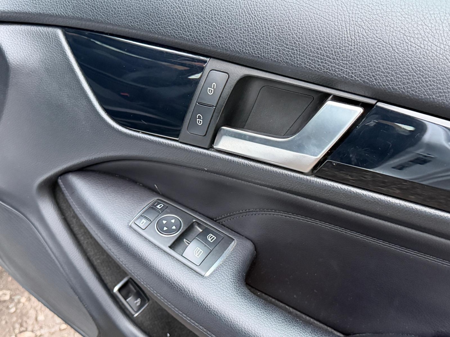 Used Mercedes-Benz C Class 2014 for sale - 77050125: Photo 8