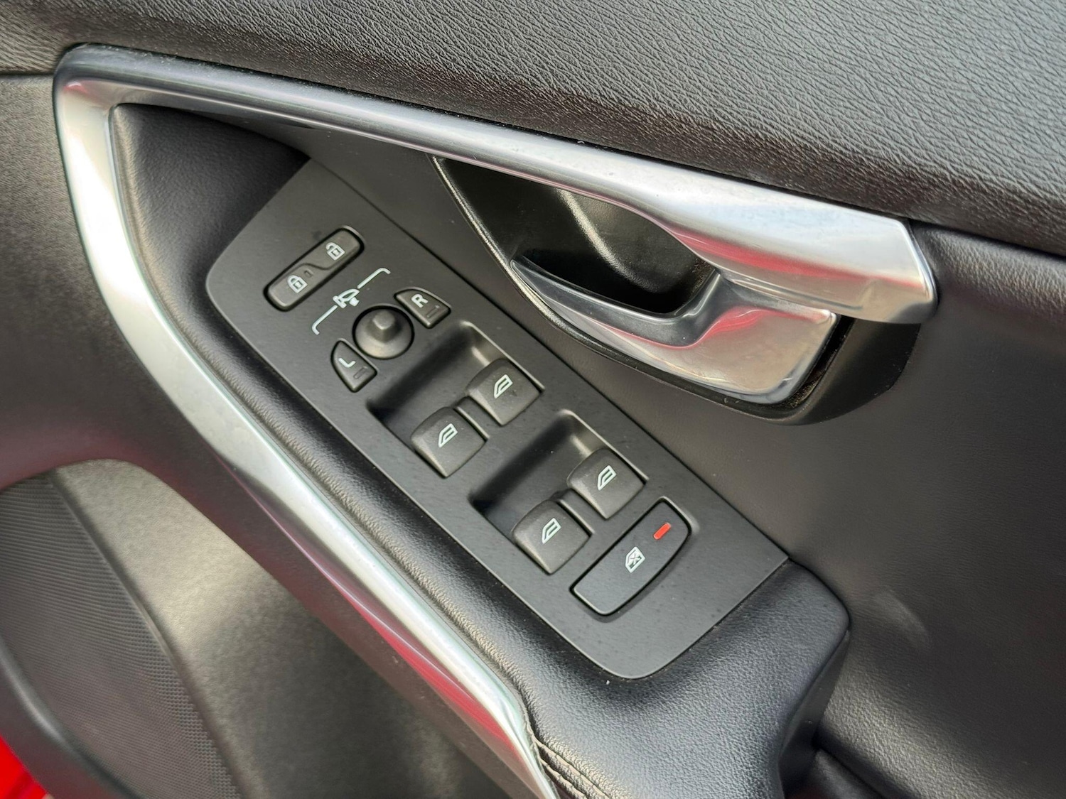 Used Volvo V40 2017 for sale - 77839376: Photo 10