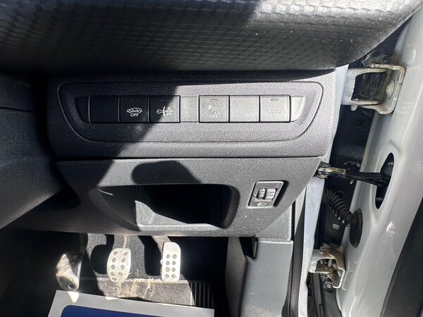 Used Peugeot 2008 2015 for sale - 76031366: Photo 23