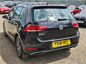 Used Volkswagen Golf 2018 for sale - 79107385: Photo