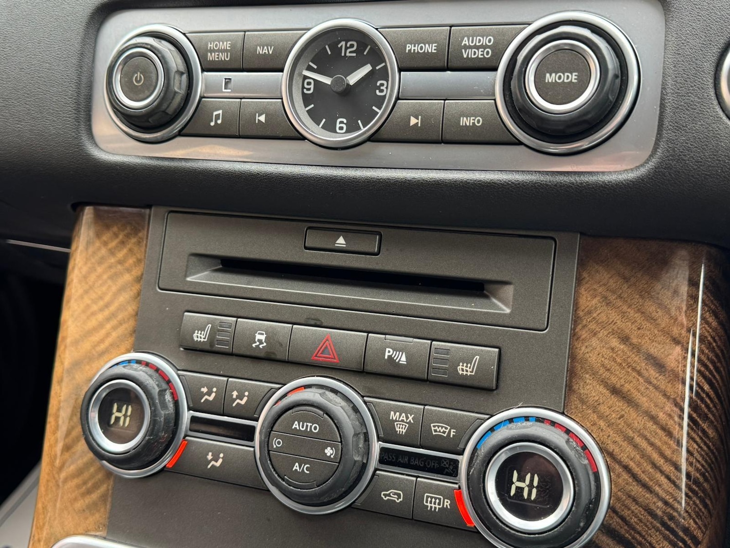 Used Land Rover Range Rover Sport 2010 for sale - 77784237: Photo 11