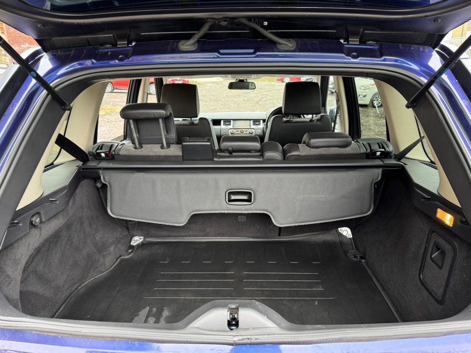 Used Land Rover Range Rover Sport 2010 for sale - 77784237: Photo 8