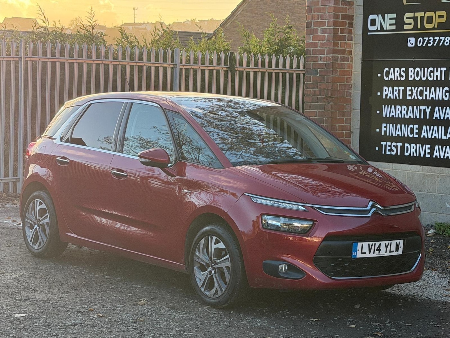 Used Citroen C4 Picasso 2014 for sale - 76990620: Photo 11