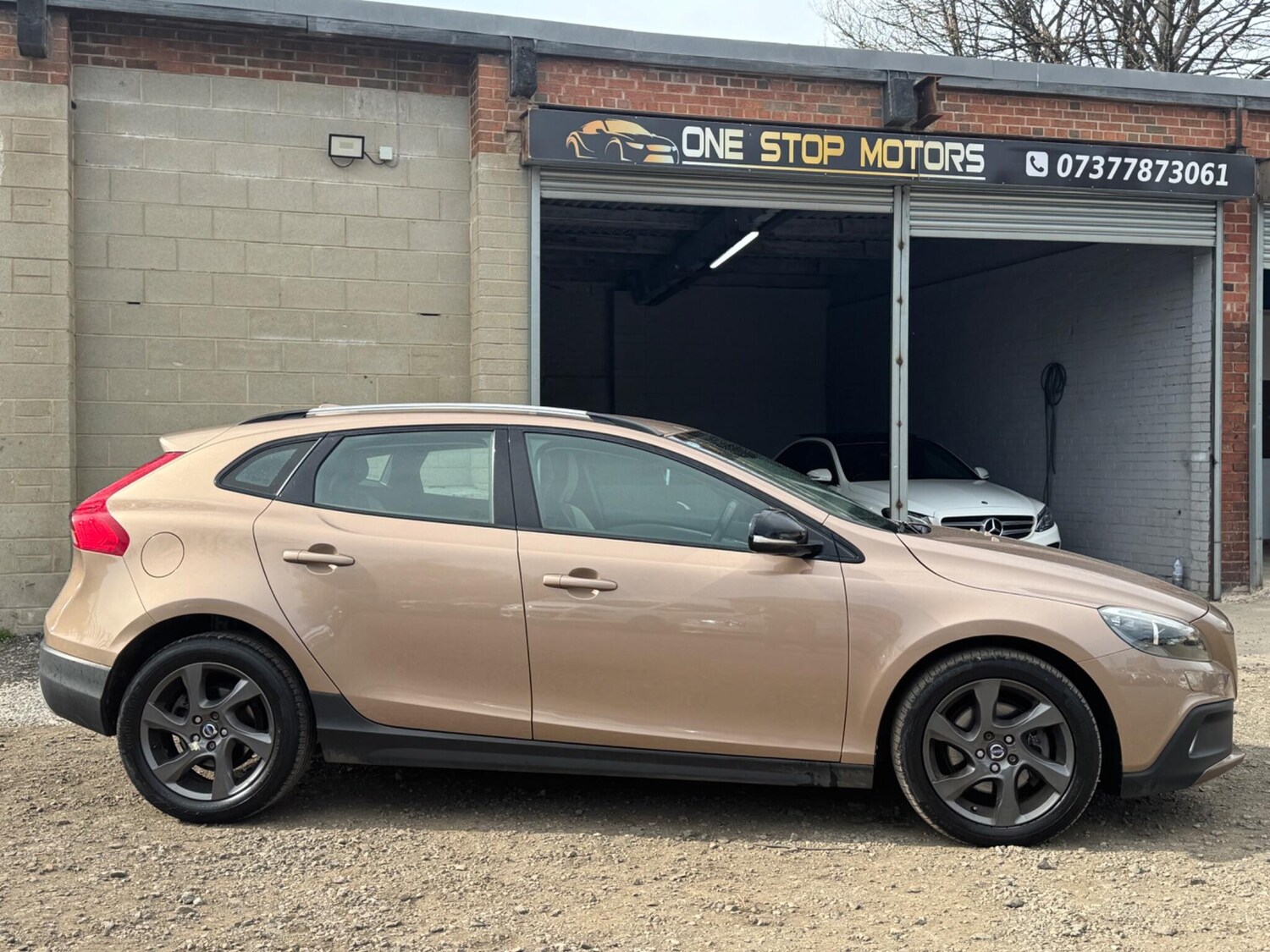 Used Volvo V40 Cross Country for sale - 78214375: Photo 24