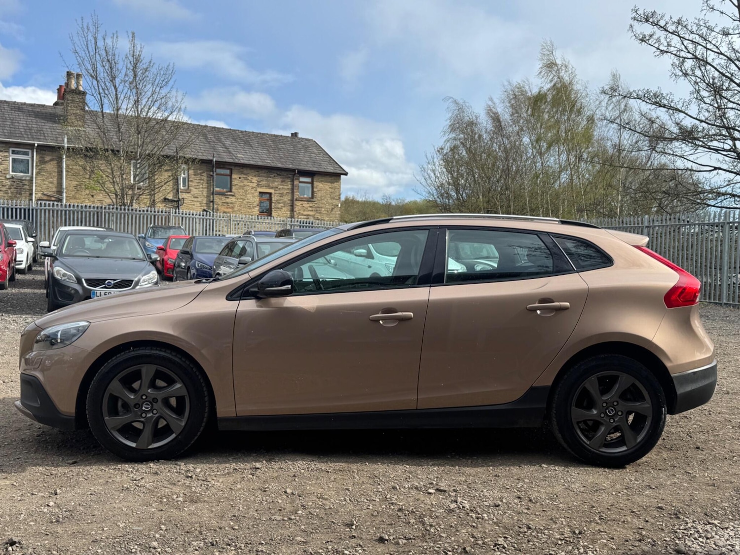 Used Volvo V40 Cross Country for sale - 78214375: Photo 4